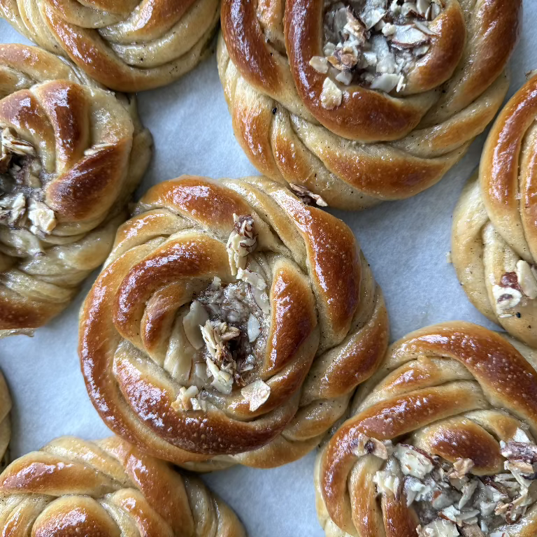 SUNDAY - Vanilla & Almond Bun - IFFLEY ROAD