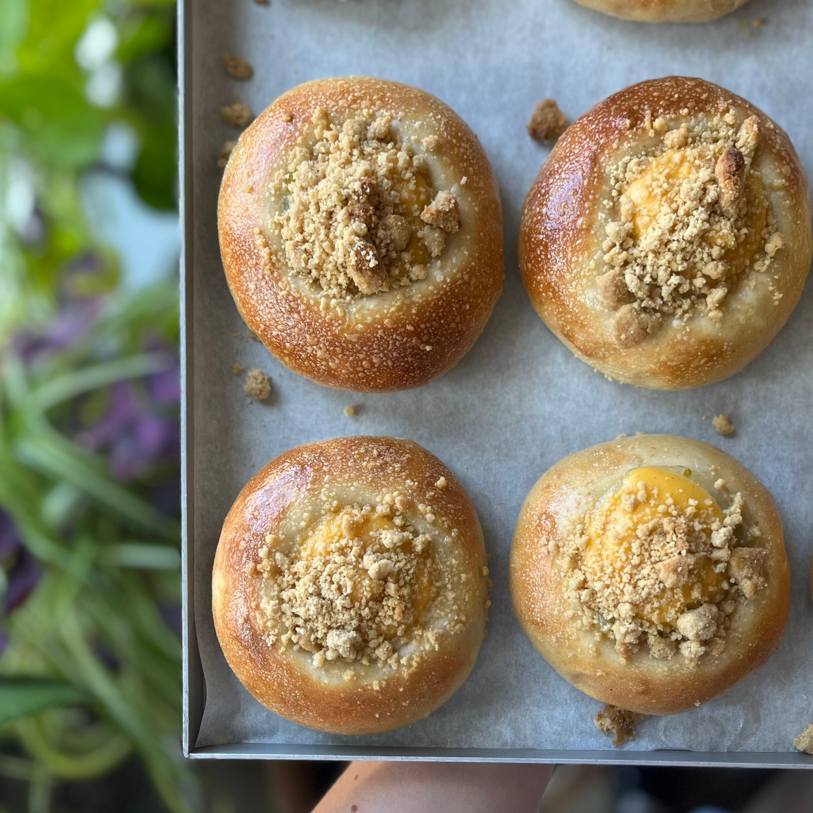 FRIDAY - Apple Crumble Bun - COVERED MARKET
